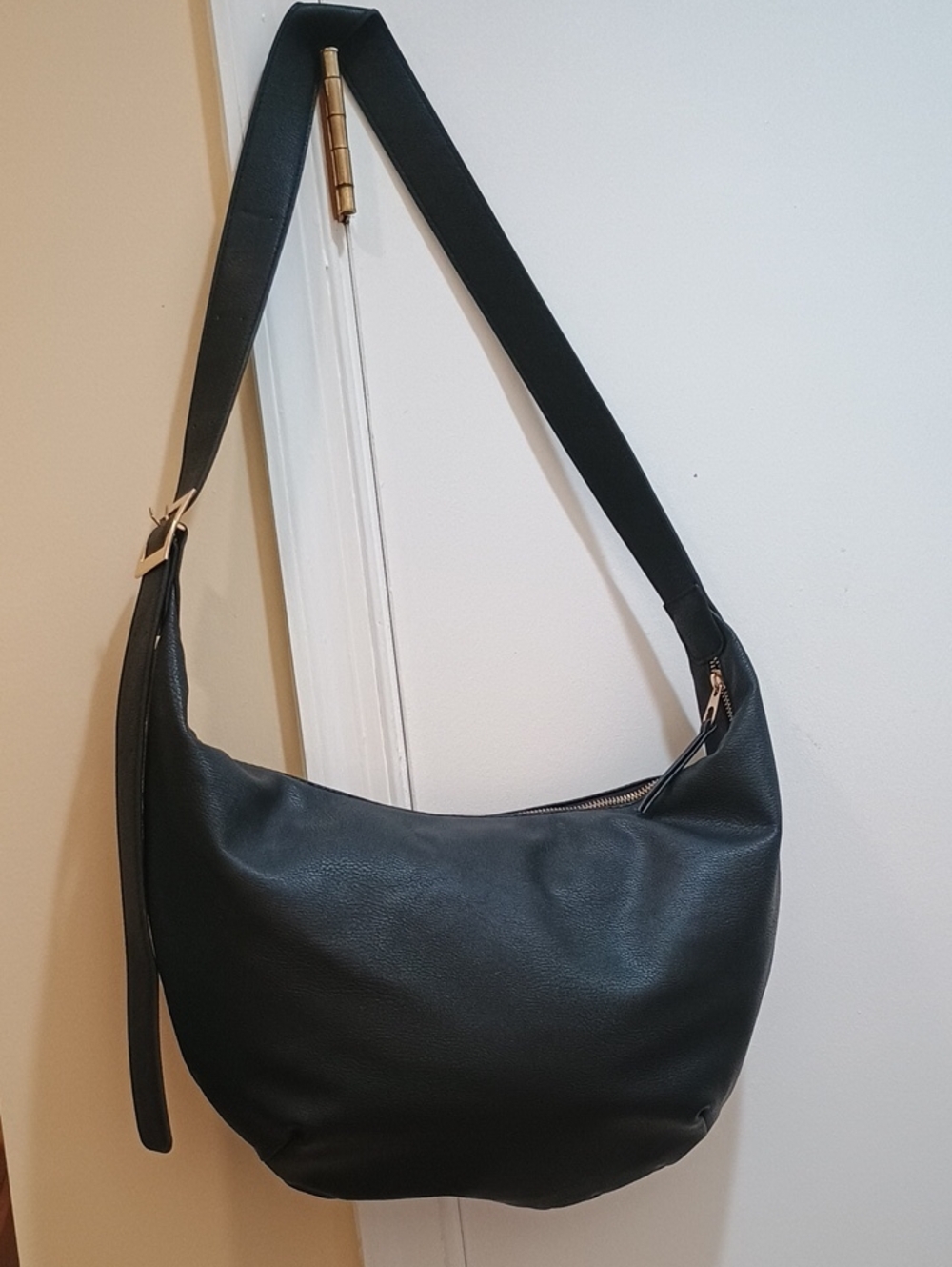 Black Faux Leather Shoulder Hobo Bag - Classic Everyday Style